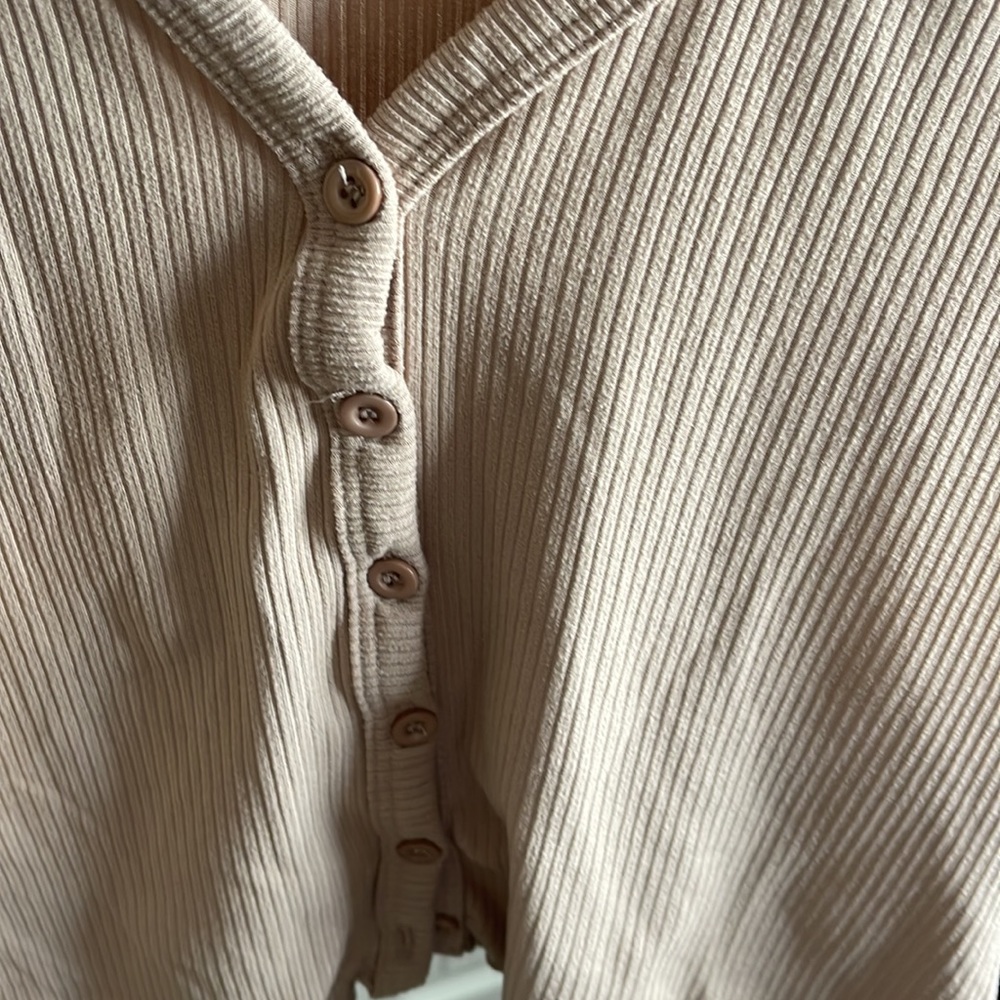 Beighe top button down - Picture 7 of 7